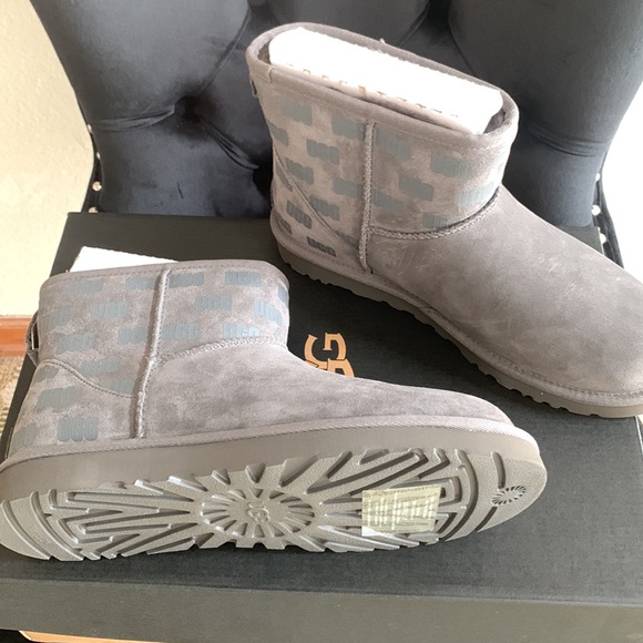 Ugg mini boots - Picture 2 of 7